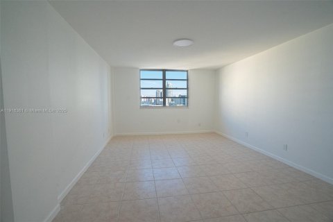 Copropriété à vendre à Hallandale Beach, Floride: 2 chambres, 111.48 m2 № 1971105 - photo 27