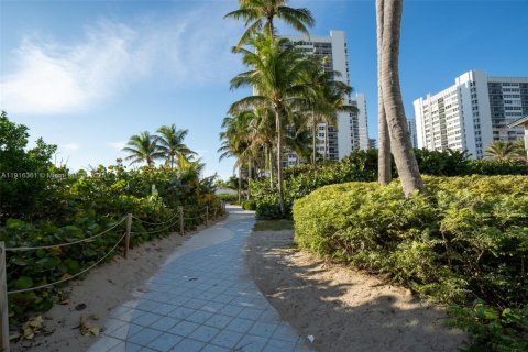 Copropriété à vendre à Hallandale Beach, Floride: 2 chambres, 111.48 m2 № 1971105 - photo 7