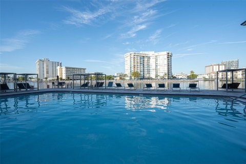 Copropriété à vendre à Hallandale Beach, Floride: 2 chambres, 111.48 m2 № 1971105 - photo 11