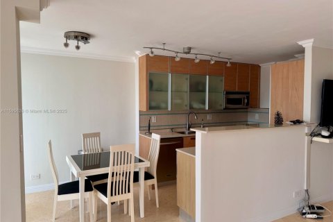 Condo in Sunny Isles Beach, Florida, 2 bedrooms  № 1923499 - photo 8
