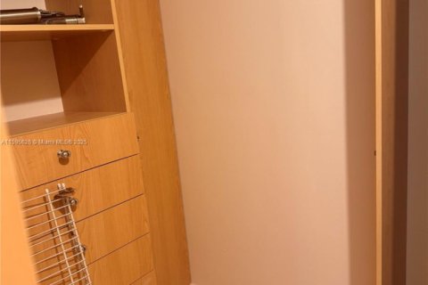 Condo in Sunny Isles Beach, Florida, 2 bedrooms  № 1923499 - photo 22
