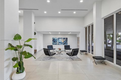 Condo in Sunny Isles Beach, Florida, 2 bedrooms  № 1923499 - photo 30