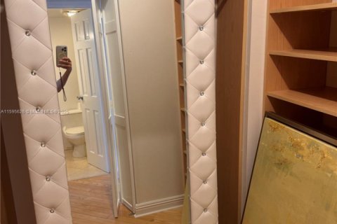Condo in Sunny Isles Beach, Florida, 2 bedrooms  № 1923499 - photo 21