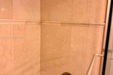 Condo in Sunny Isles Beach, Florida, 2 bedrooms  № 1923499 - photo 26