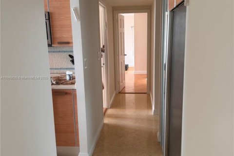 Condo in Sunny Isles Beach, Florida, 2 bedrooms  № 1923499 - photo 9