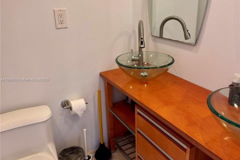 Condo in Sunny Isles Beach, Florida, 2 bedrooms  № 1923499 - photo 24
