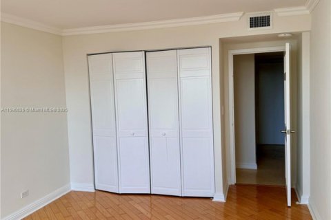Condo in Sunny Isles Beach, Florida, 2 bedrooms  № 1923499 - photo 12