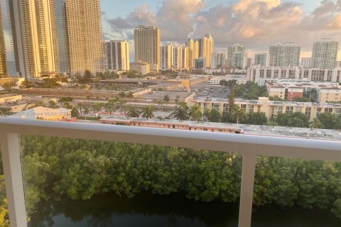 Condo in Sunny Isles Beach, Florida, 2 bedrooms  № 1923499 - photo 27
