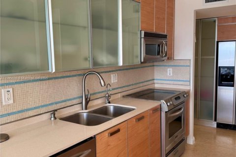 Condo in Sunny Isles Beach, Florida, 2 bedrooms  № 1923499 - photo 6