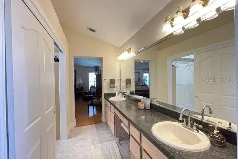 House in The Villages, Florida 2 bedrooms, 169.55 sq.m. № 1798034 - photo 16