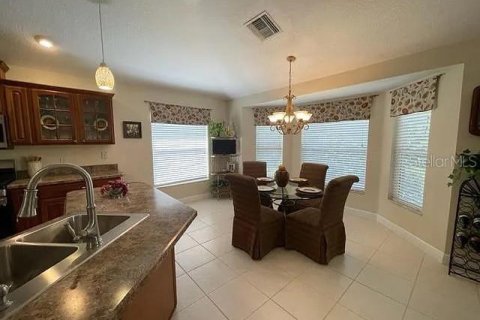 House in The Villages, Florida 2 bedrooms, 169.55 sq.m. № 1798034 - photo 12