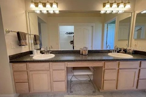 House in The Villages, Florida 2 bedrooms, 169.55 sq.m. № 1798034 - photo 17