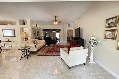 House in The Villages, Florida 2 bedrooms, 169.55 sq.m. № 1798034 - photo 6