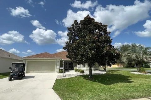 House in The Villages, Florida 2 bedrooms, 169.55 sq.m. № 1798034 - photo 1