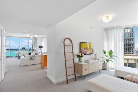 Condo in Miami, Florida, 1 bedroom  № 1953165 - photo 3