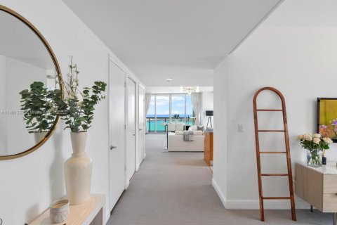 Condo in Miami, Florida, 1 bedroom  № 1953165 - photo 2