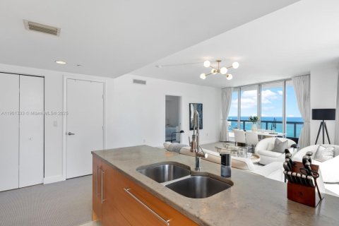 Condo in Miami, Florida, 1 bedroom  № 1953165 - photo 6