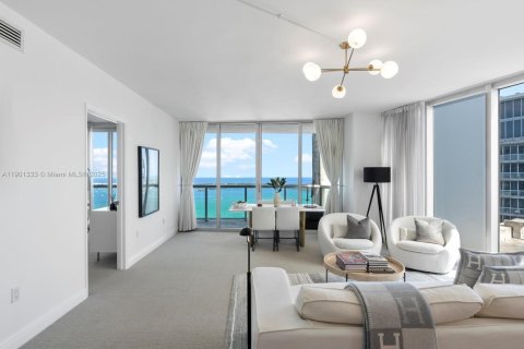 Condo in Miami, Florida, 1 bedroom  № 1953165 - photo 1