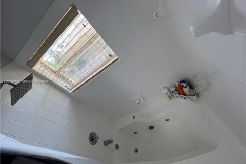 Townhouse in Miami Gardens, Florida 2 bedrooms, 121.89 sq.m. № 2032617 - photo 29