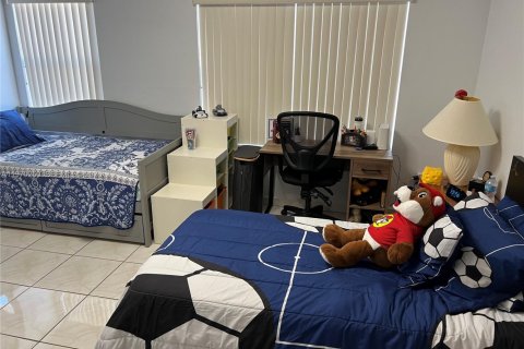 Townhouse in Miami Gardens, Florida 2 bedrooms, 121.89 sq.m. № 2032617 - photo 18