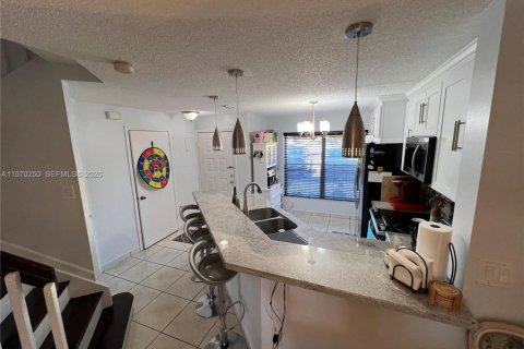 Townhouse in Miami Gardens, Florida 2 bedrooms, 121.89 sq.m. № 2032617 - photo 13