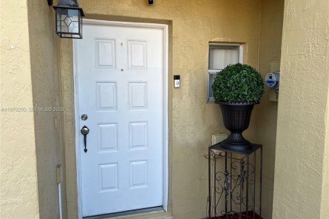 Townhouse in Miami Gardens, Florida 2 bedrooms, 121.89 sq.m. № 2032617 - photo 5