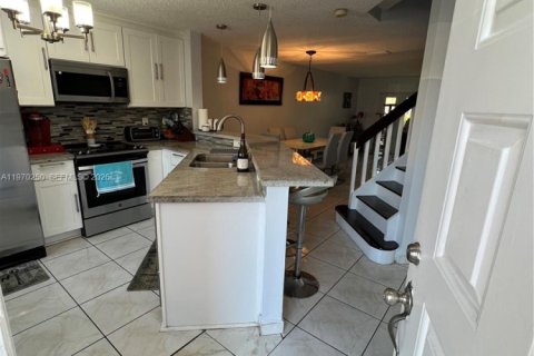 Townhouse in Miami Gardens, Florida 2 bedrooms, 121.89 sq.m. № 2032617 - photo 6