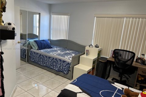 Townhouse in Miami Gardens, Florida 2 bedrooms, 121.89 sq.m. № 2032617 - photo 19