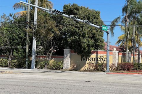 Townhouse in Miami Gardens, Florida 2 bedrooms, 121.89 sq.m. № 2032617 - photo 2