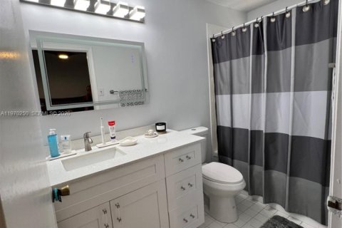 Townhouse in Miami Gardens, Florida 2 bedrooms, 121.89 sq.m. № 2032617 - photo 26