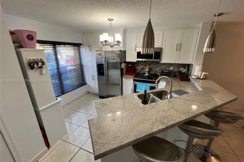 Townhouse in Miami Gardens, Florida 2 bedrooms, 121.89 sq.m. № 2032617 - photo 7