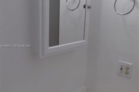 Apartamento en alquiler en Miami, Florida, 1 dormitorio, 85.66 m2 № 2030615 - foto 13