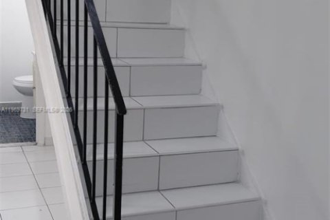 Apartamento en alquiler en Miami, Florida, 1 dormitorio, 85.66 m2 № 2030615 - foto 8