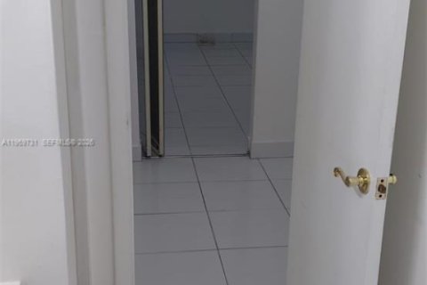 Apartamento en alquiler en Miami, Florida, 1 dormitorio, 85.66 m2 № 2030615 - foto 12