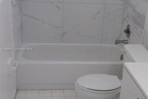 Apartamento en alquiler en Miami, Florida, 1 dormitorio, 85.66 m2 № 2030615 - foto 14