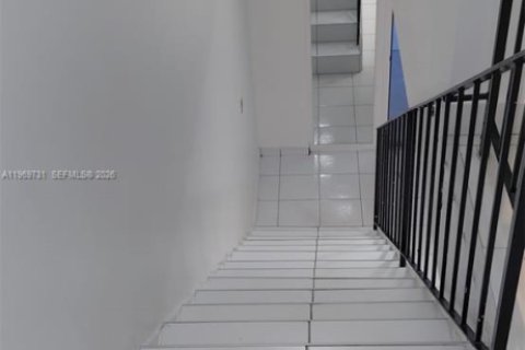 Apartamento en alquiler en Miami, Florida, 1 dormitorio, 85.66 m2 № 2030615 - foto 17