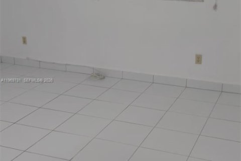 Apartamento en alquiler en Miami, Florida, 1 dormitorio, 85.66 m2 № 2030615 - foto 9