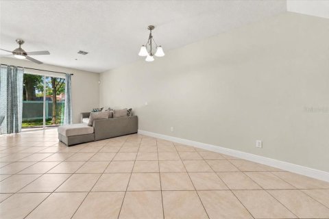 Townhouse in Winter Park, Florida 3 bedrooms, 173.36 sq.m. № 2393750 - photo 6