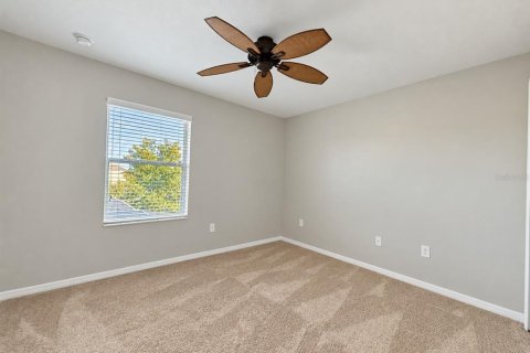 Townhouse in Winter Garden, Florida 3 bedrooms, 162.67 sq.m. № 2391542 - photo 15