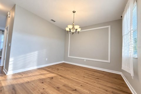Townhouse in Winter Garden, Florida 3 bedrooms, 162.67 sq.m. № 2391542 - photo 6
