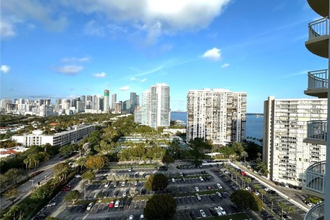 Снять в аренду кондоминиум в Майами, Флорида 2 спальни, 105.91м2, № 2032977 - фото 2