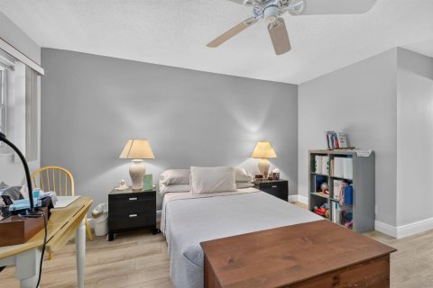 Condo in Pompano Beach, Florida, 2 bedrooms № 2384902 - photo 29
