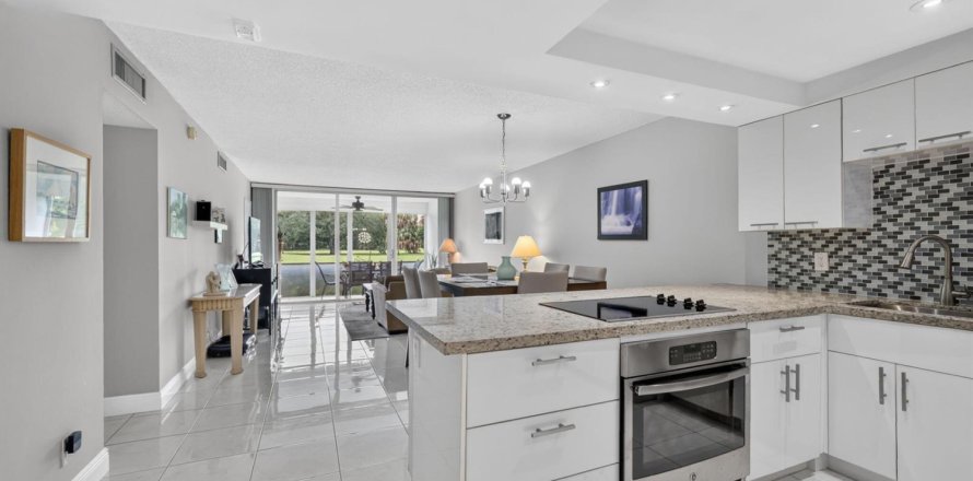 Condo in Pompano Beach, Florida, 2 bedrooms № 2384902