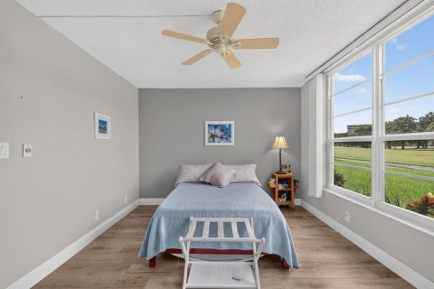 Condo in Pompano Beach, Florida, 2 bedrooms № 2384902 - photo 21