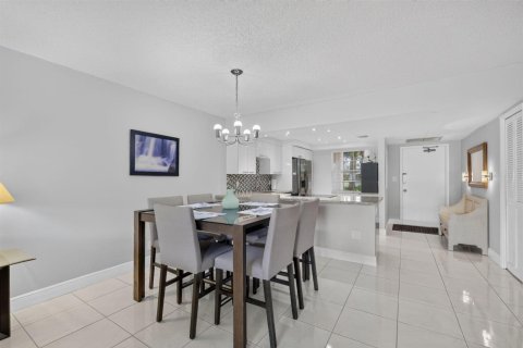 Condo in Pompano Beach, Florida, 2 bedrooms № 2384902 - photo 13