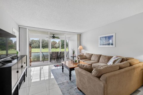 Condo in Pompano Beach, Florida, 2 bedrooms № 2384902 - photo 14