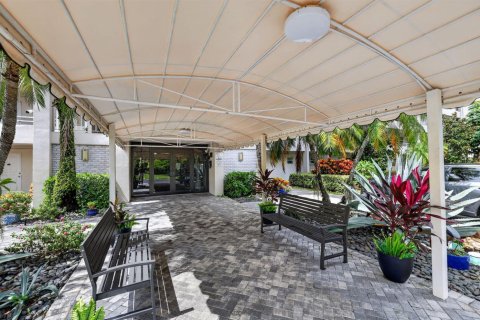 Condo in Pompano Beach, Florida, 2 bedrooms № 2384902 - photo 4