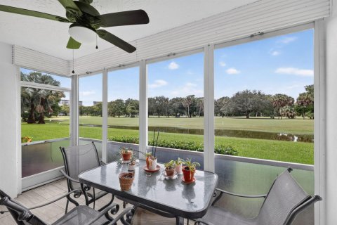 Condo in Pompano Beach, Florida, 2 bedrooms № 2384902 - photo 18