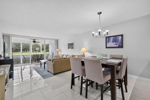 Condo in Pompano Beach, Florida, 2 bedrooms № 2384902 - photo 10