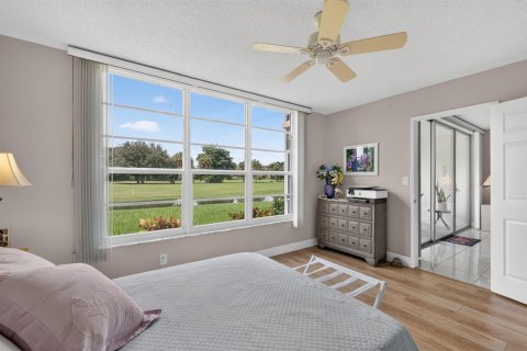 Condo in Pompano Beach, Florida, 2 bedrooms № 2384902 - photo 25